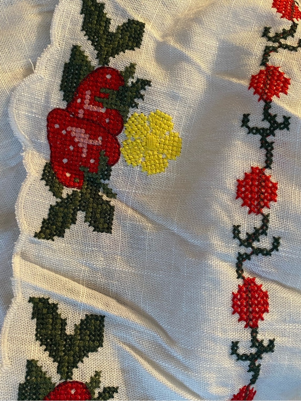 NWT! Solitaire Linen Blend Embroidered Strawberry  Peasant Blouse - Size XL - Picture 7 of 8